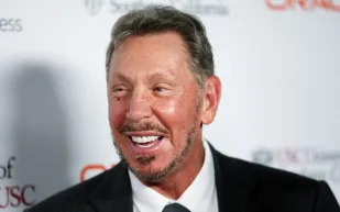 لاري إليسون يضمن تمويلًا شخصيًا بـ40 مليار دولار لإنقاذ صفقة ابنه