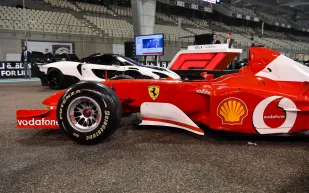 سيارة فاخرة تتحدى العاصفة.. ماكلارن سينا في شوارع مالطا الغارقة (فيديو)