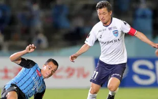 الملك كازو يوقّع عقد إعارة جديد مع نادي ياباني في عمر الـ58 عامًا