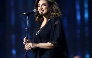 استقبال حافل لأنغام قبل حفل "ليلة الحب" (فيديو)