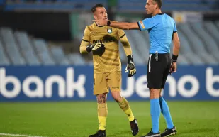 الكشف عن طاقم تحكيم مباراة نصف نهائي كأس العرب بين السعودية والأردن