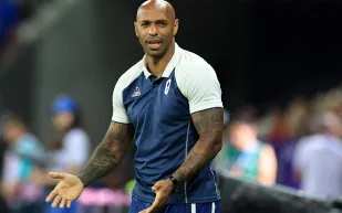 تييري هنري يوجّه انتقادات لاذعة لمحمد صلاح.. ماذا قال؟