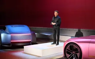 إطاحة مفاجئة لرئيس تصميمات «جاغوار» عقب الجدل حول تصميم Type 00 وإعادة هوية العلامة