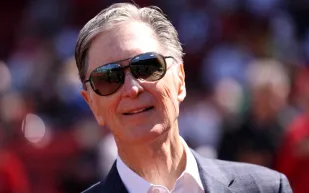 جون دبليو هنري يرفع مستوى الفخامة البحرية بـيخت Elysian الفاخر (فيديو)