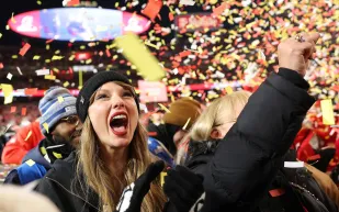 في عيد ميلادها الـ36.. كم تبلغ ثروة المغنية المليارديرة تايلور سويفت؟