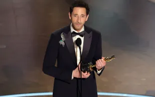 بدلة التوكسيدو: تألق لا يُضاهى ليلة رأس السنة 2026