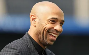 تييري هنري يثير الجدل حول "الفريق 49" في إعلان كأس العالم 2026 (فيديو)