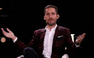 في عيد ميلاده.. كم تبلغ ثروة مؤسس إنستغرام كيفن سيستروم؟