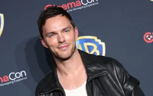 موهبة وملايين.. نيكولاس هولت﻿ يحتفل بميلاده الـ36 بثروة مذهلة