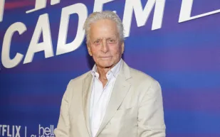 مايكل دوغلاس يكشف تفاصيل حديثه الأخير مع روب راينر قبل وفاته المأساوية