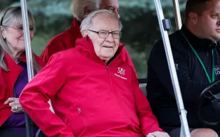 وارن بافيت يرسل تحذيرًا مهما لسوق الأسهم