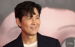 كم تبلغ ثروة بطل "Squid Game" لي جونغ-جاي في عامه الـ54؟