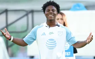 بادي بيمبليت وIShowSpeed يتصادمان بسبب ميسي ورونالدو (فيديو)