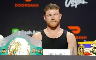 كم بلغت قيمة الساعات التي اختارها كانيلو ألفاريز لنفسه ولزوجته؟ (فيديو)