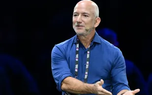 من النوم الطويل إلى “وقت التجوال”.. ما سر روتين جيف بيزوس الصباحي؟