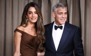 جورج كلوني يكشف كيف يتعرض للتنمر من طفليه: لحظات طريفة من حياته العائلية! (فيديو)