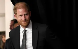 ظهور مثير للجدل: نكات الأمير هاري عن ترامب والملكية تثير غضب الجمهور الأمريكي (فيديو)