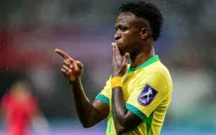 نادٍ سعودي يسعى لاستقطاب فينيسيوس جونيور 