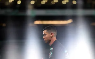 رونالدو يحصد جائزة أفضل لاعب في الشرق الأوسط ويكشف خططه لعام 2026 (فيديو)