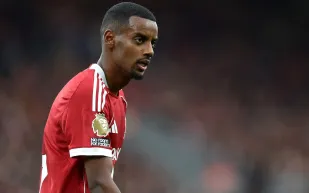  ليفربول يتحرك لتعويض إصابة إيزاك بـ5 بدائل بينهم نجم الأهلي السعودي (فيديو)