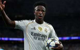 32 غرامًا فقط.. ساعة فاخرة على معصم نجم ريال مدريد