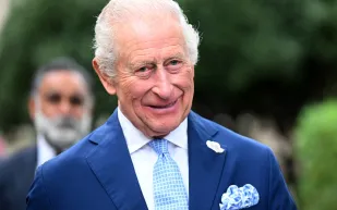 لماذا يرفض الملك تشارلز الثالث الكشف عن نوع السرطان رغم تحسنه؟ (فيديو)