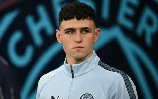 خاتم ضخم يثير الجدل.. هل يستعد فيل فودين للزواج من شريكته ريكبيكا كوك؟