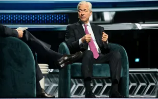 جيمي ديمون يكشف: الذكاء الاصطناعي للعمل أقل وحياة أكثر سعادة!