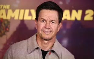 روتين مارك والبيرغ الصباحي.. تمارين قاسية ووجبة بروتينية يومية (فيديو)