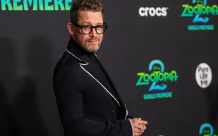 ماكولي كولكين وكريس كولومبوس يكشفان أسرارًا جديدة عن Home Alone