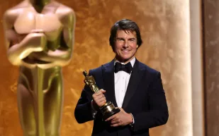 «كوميديا بحجم كارثة».. توم كروز وإيناريتو يستعدان لعرض فيلم «Digger» (فيديو)