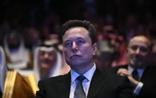 إيلون ماسك يدخل التاريخ بثروة قياسية.. أول شخص في العالم يصل إليها