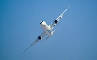 ثوانٍ معدودة فصلت طائرة Airbus A350 عن كارثة محققة (فيديو)