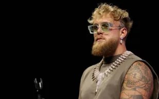 مواجهة نارية.. جيك بول يتحدى أنتوني جوشوا (فيديو)