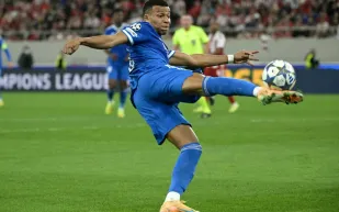 مبابي في القمة.. سباق الحذاء الذهبي يزداد سخونة