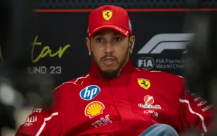 رغم المنافسة.. لفتة إنسانية من لويس هاميلتون تجاه عائلة نيكو روزبرغ