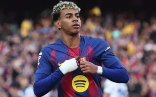 لامين يامال يرفض السير على خطى كريستيانو رونالدو.. ماذا قال؟ 