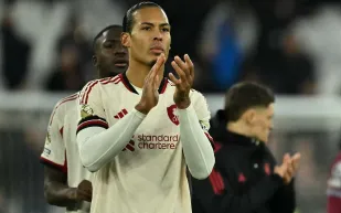 فان دايك يثني على هالاند وكيرتس جونز: ما الذي يثير إعجابه في اللاعبين؟