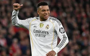 مبابي يكتب التاريخ في ريال مدريد.. على بُعد خطوات من تحطيم رقم رونالدو (فيديو)