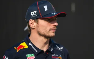 قبل سباق أبوظبي: سائق ريد بُل الأسطوري يقدّم للصحافة نظرة من داخل الحلبة (فيديو)