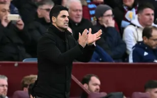 أرتيتا يكشف عن تقنية غريبة لتحفيز لاعبي أرسنال (فيديو)