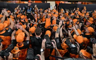 من أبوظبي إلى المجد.. لاندو نوريس يحقق لقب الفورمولا 1