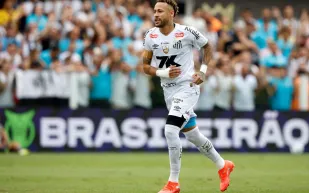  نيمار يجدد عقده مع سانتوس حتى مونديال 2026