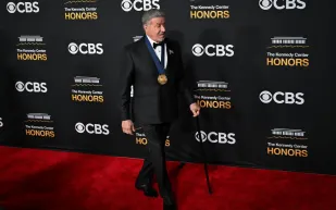  سيلفستر ستالون يفاجئ الجمهور في ظهور صادم