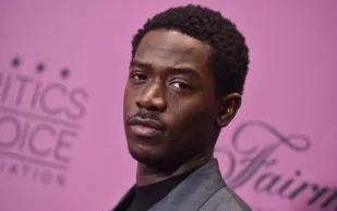 دامسون إدريس يترشح لجائزتين بعد نجاح "F1" (فيديو)