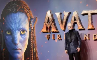 كيف استعد ستيفن لانغ لأصعب أدواره في «أفاتار»؟ (فيديو)