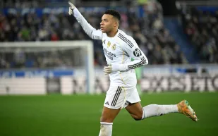 مبابي يفسّر سر احتفاله الغامض بعد هدفه في ألافيس (فيديو)