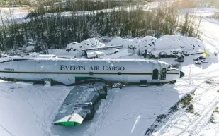 طيّار يحوِّل طائرة قديمة إلى منزل فاخر بالكامل (فيديو)