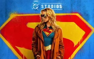أول ملصق لفيلم سوبرجيرل يكشف عن أسلوب ميللي ألكوك الجريء والشخصية المميزة