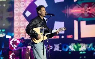 حمزة نمرة يُشيد بحفاوة جمهور السعودية.. وآل الشيخ يروي سرًا عن الفنان